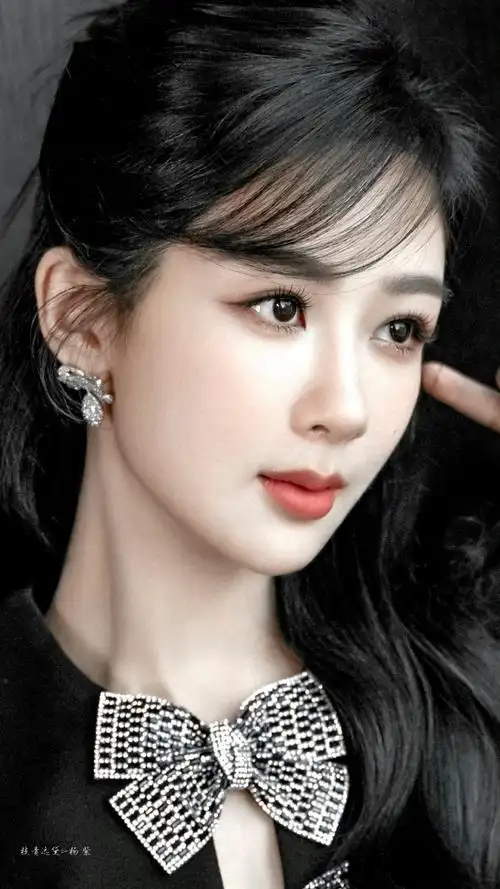 杨紫泰国游玩plog##杨紫晒照为乔欣庆生