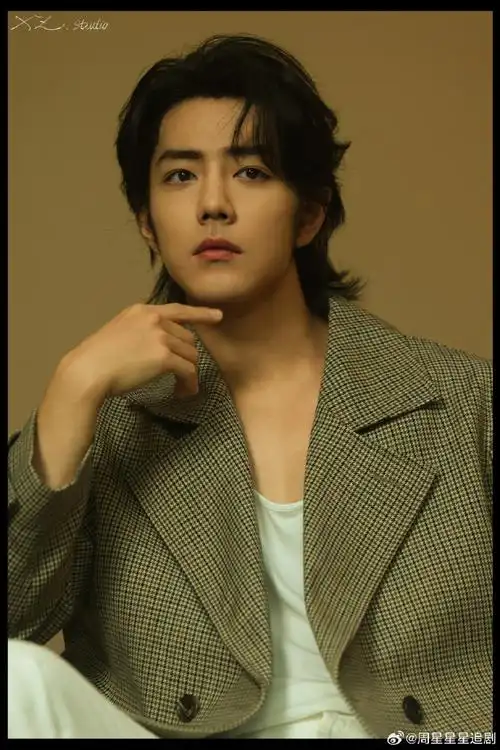肖战在gucci这排面很牛掰啊,小红书,微博版头全换成肖战的新图了