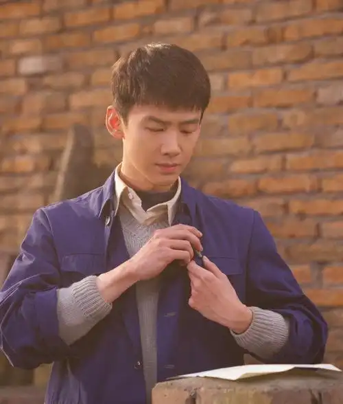 同样演绎年代剧,白敬亭与陈晓,肖战谁转型算成功的_腾讯新闻