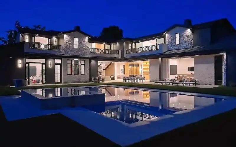 加州12亿庄园别墅质朴原木风格现代简约设计朴实有华位于美国加州隐山