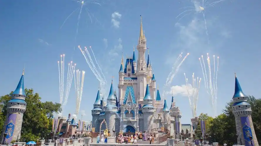 上海迪士尼开园首日,我们来盘点全球迪士尼大不同
