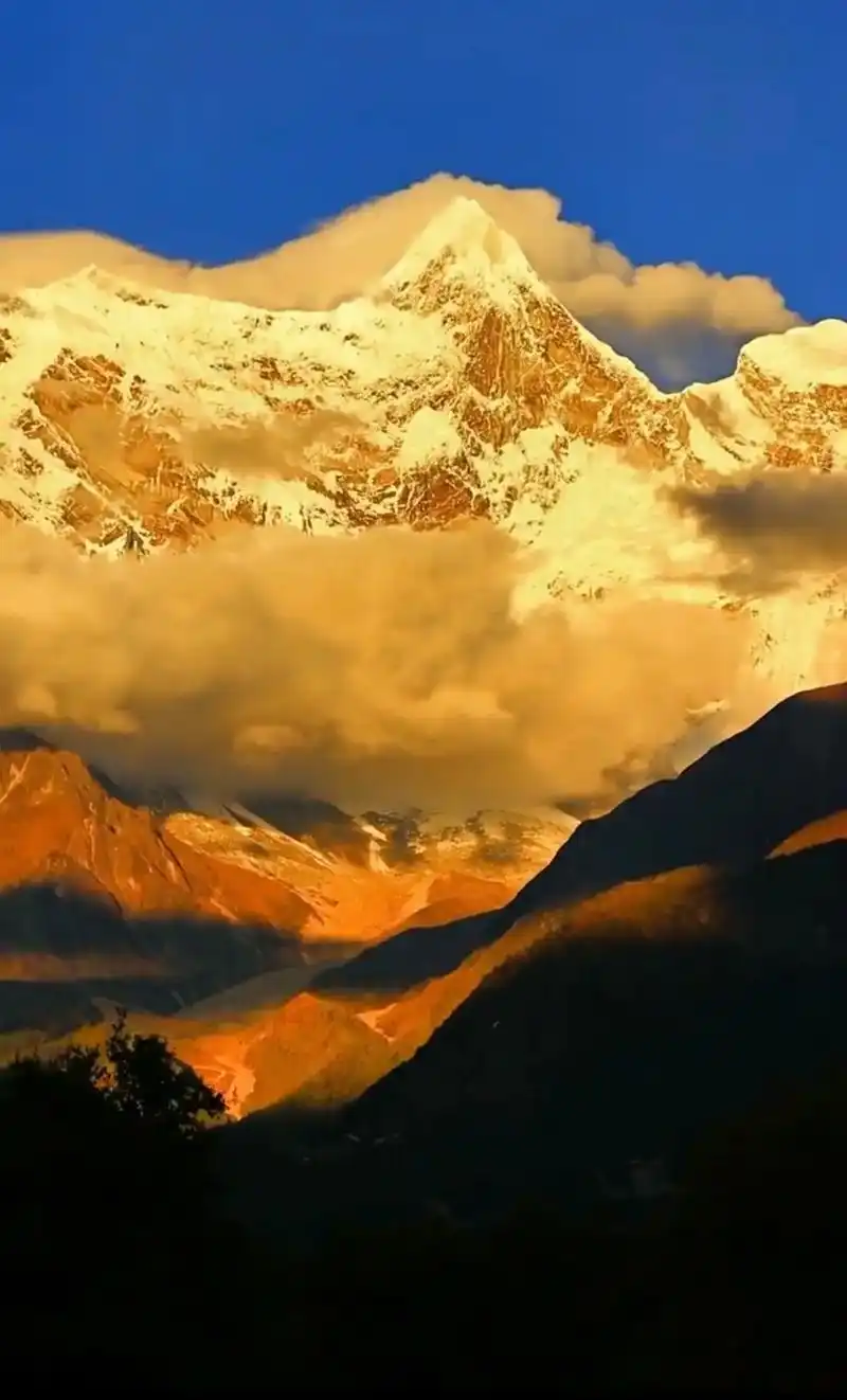 中国最美山峰—南迦巴瓦峰,此生一定要到一次的地方.日照金山, - 抖音