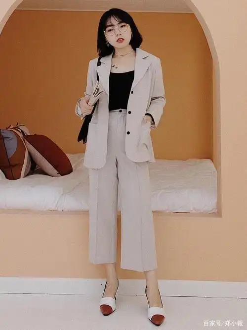 小个子女生应该如何穿搭?这6个搭配小技巧,优雅有气质显高显瘦