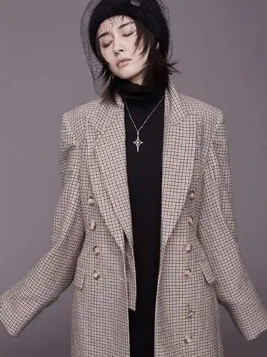 王子文近期带来好多时尚亮点,你见过吗?