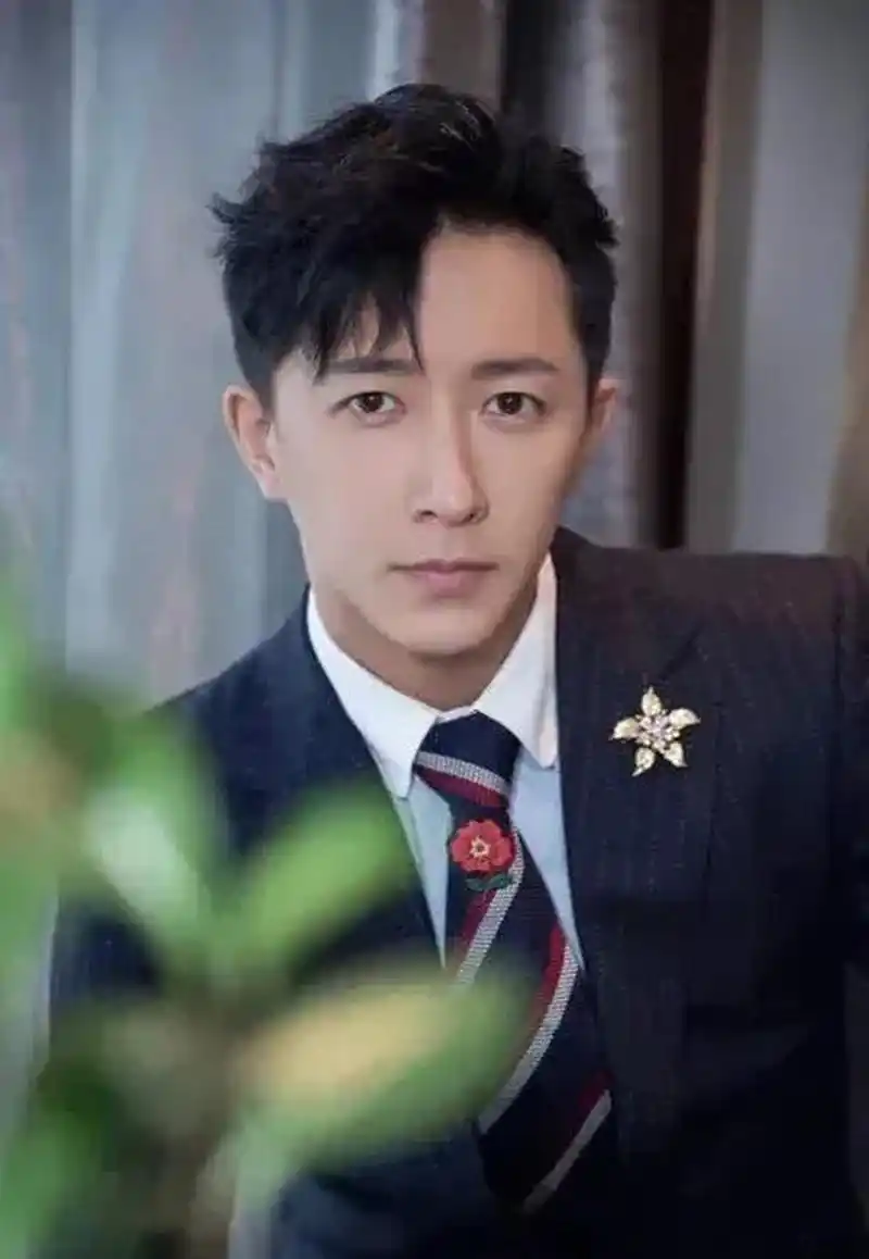 韩庚步入中年的痕迹真的很重,不仅发胖,还有发际线向后移[捂脸]