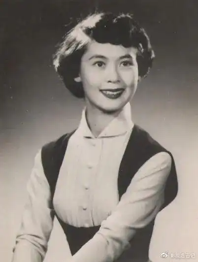 书中另一个脚色,姑妈梁太太,女演员卢燕曾分外想演这一脚色,还本人