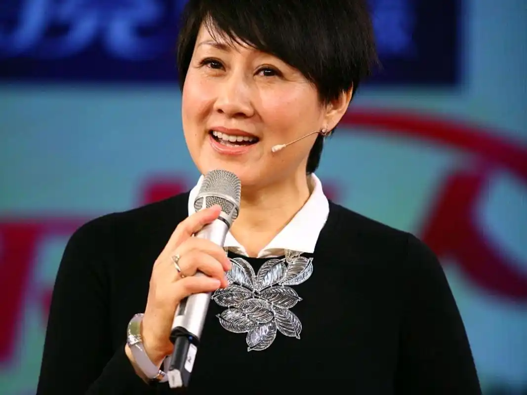 没想到黄龄不仅歌唱得好,身材也很有料,只是跳水一幕太搞笑