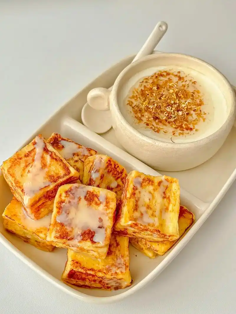 营养早餐港式西多士蜂蜜桂花炖奶