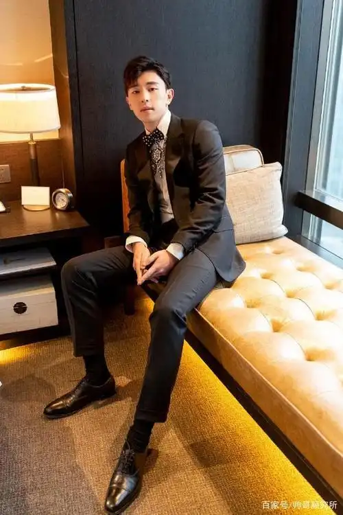 西装是检验男明星身材标准!娱乐圈"长腿精"男星是谁?