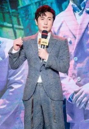 昔日的军艺校草沈腾,如今却坦言与徐峥撞脸,这是为何?_麻花_开心_王牌