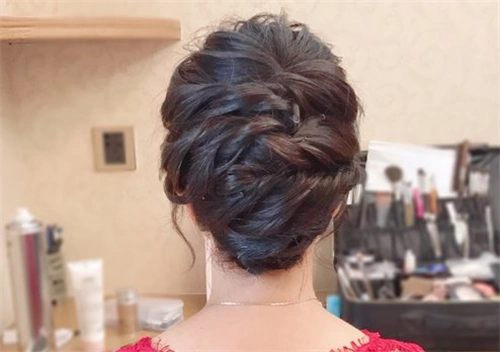 婚礼上婆婆妈妈的发型婚礼上婆婆穿什么衣服适合