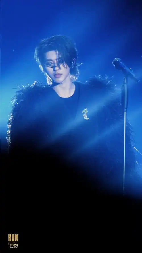 你是舞台上最耀眼的光芒@蔡徐坤拍摄┊@backgroundonly