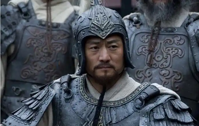 温酒斩华雄讲的到底是哪位?