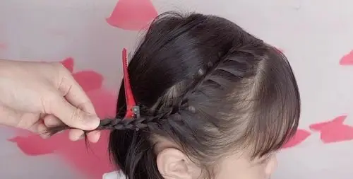天气热了,儿童短发侧编发这样编,好看又凉爽,编发教学图集