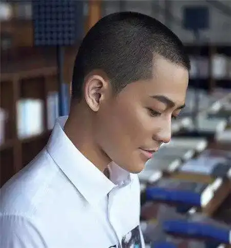 苏醒圆寸头上热搜 超短发圆寸头很有型-明星发型-帅哥发型网