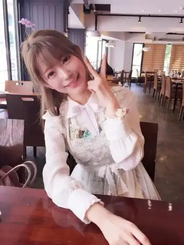 yurisa头上长花:不施粉黛而颜色如朝霞映雪_大陆网游