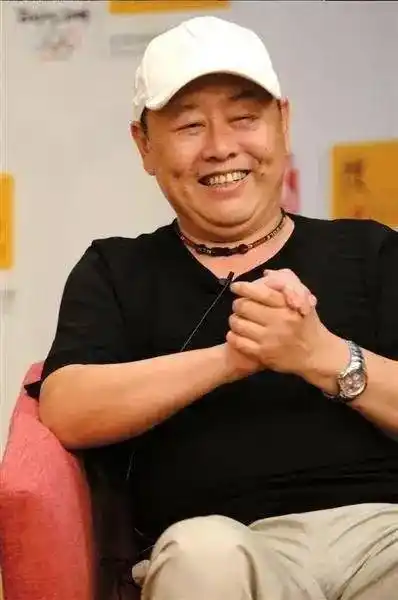 《西游记》中的主人公之一猪八戒的扮演者"马德华",他如今也是国家的