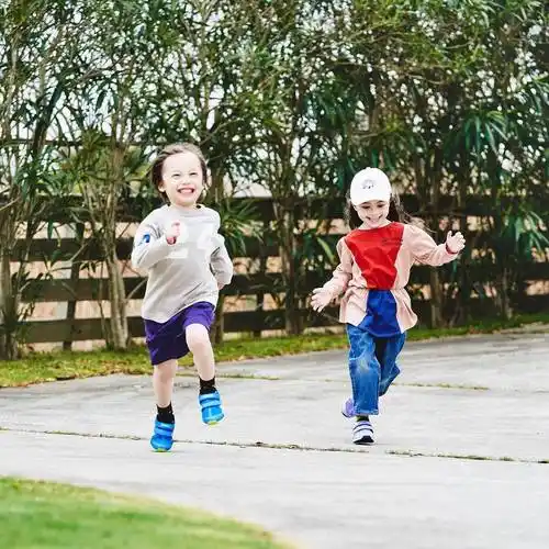 儿童会更难像成年人那样去维持匀速的奔跑,5分钟以上的跑步,最好能有