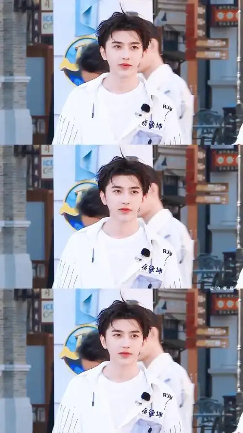 蔡徐坤拼接壁纸来一波帅进了我的心里拨动了我的心弦