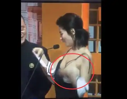 baby吊带太细,胸前衣缝直接"崩开",网友:跟刘涛那次好像