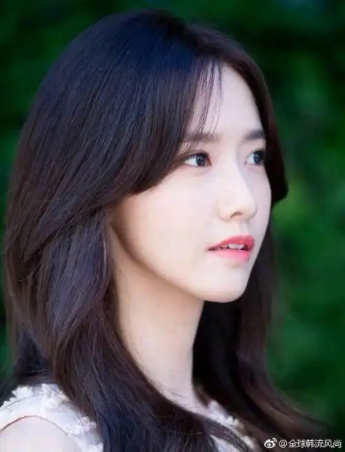 只看五官你们觉得林允儿是属于秀气型还是漂亮型呢?