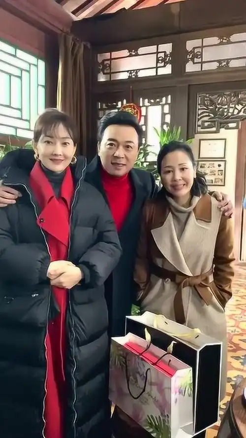 前妻牛莉现女友熊睿玲终于凑一块了蔡成功你怕不怕啊