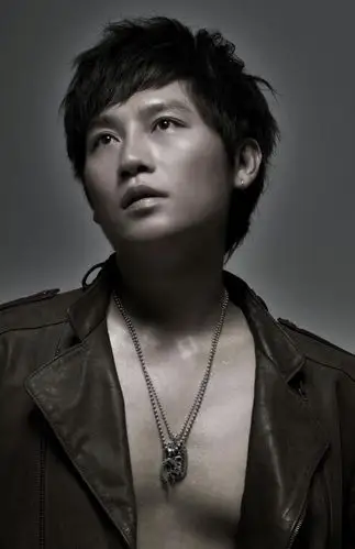 p>阿木,1976年5月2日出生于四川凉山彝族自治州甘洛县,中国内地男歌手