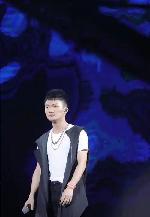 周深:因为个子只有161,生活中烦恼不少,喜欢比自己高的女朋友_时候