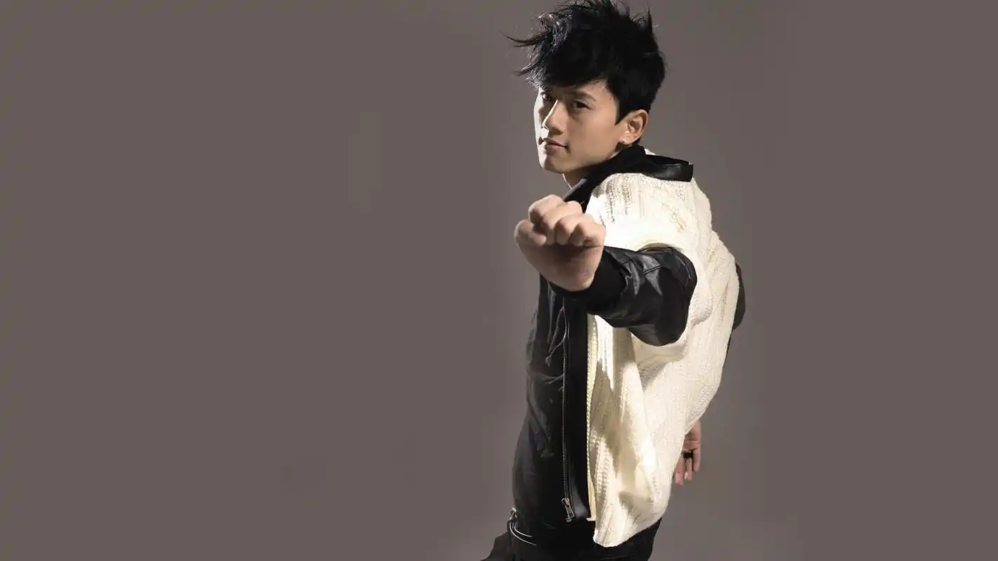 张杰帅气男歌手桌面壁纸