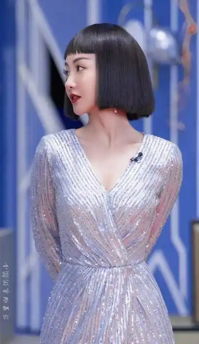 杨蓉太"任性"了,一头利落短发表示姐姐好飒_酷帅_明星_演技