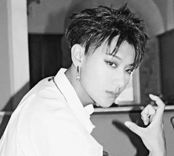 有种与众不同叫黄子韬的"腹肌",虽然只有一块,但充满着荷尔蒙_身材