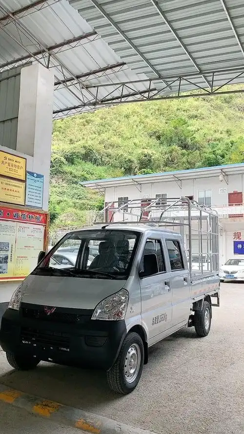五菱荣光双排仓栅小卡1.5l到货,看现车的的朋友可以过来看车了