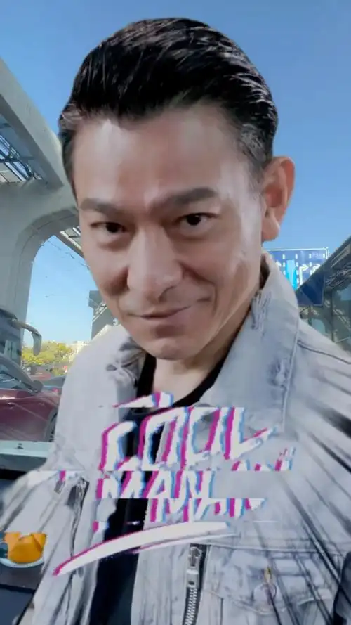 参与刘德华的三步变杀手挑战!低头,挑眉,扬嘴