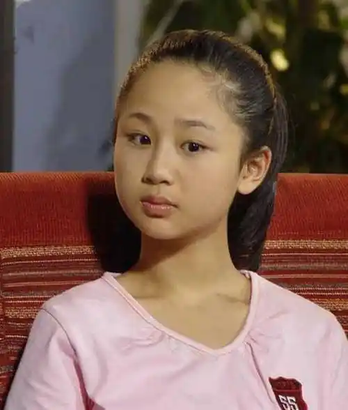 家有儿女里面的小演员,只因宋丹丹的一席话,获得了巨大的成功_杨紫