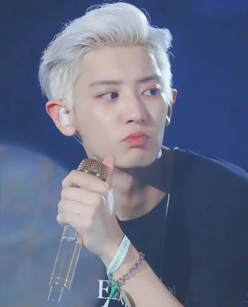 朴灿烈#银发侧剃 - 抖音