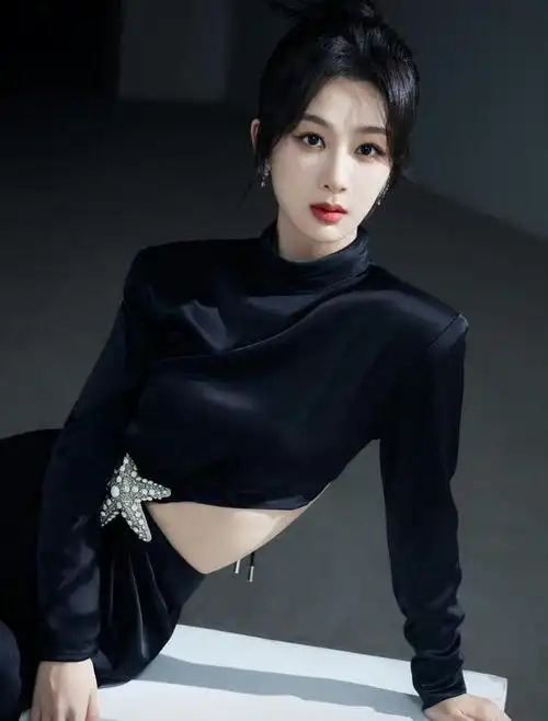 杨紫时尚资源上升,却依旧被嘲土,爆剧加持仍难坐稳90花top