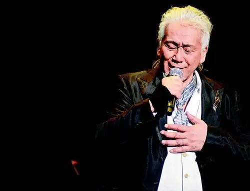 他的音乐被香港男歌手改编最多他的作品撑起80年代香港乐坛半边天