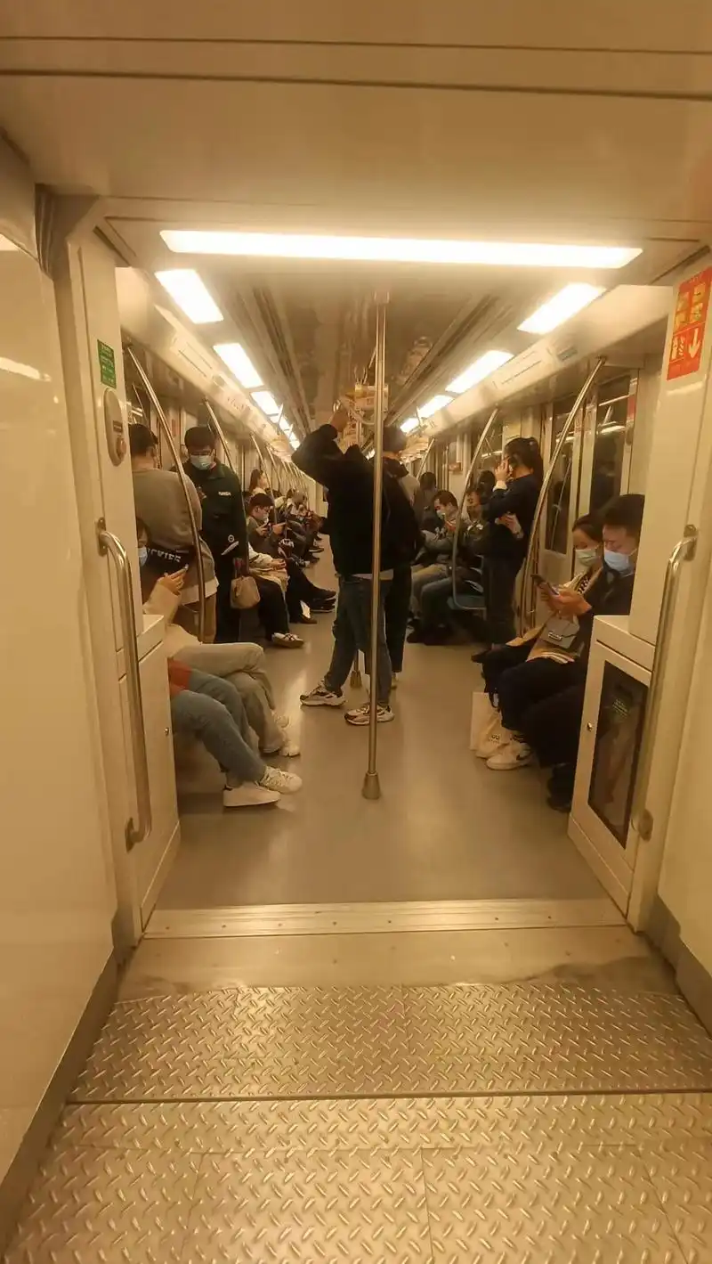 地铁2号线 #大理 #希望兔年一切安好  #一张温柔的照片 - 抖音