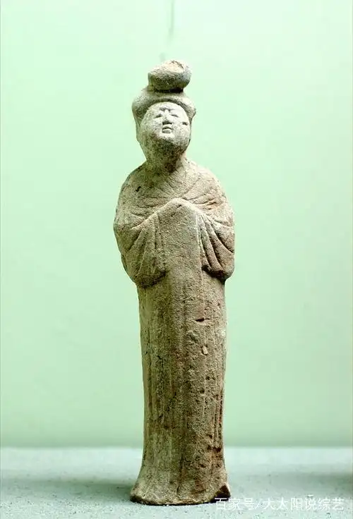 唐代贵妇女陶俑.北京古陶文明博物馆.