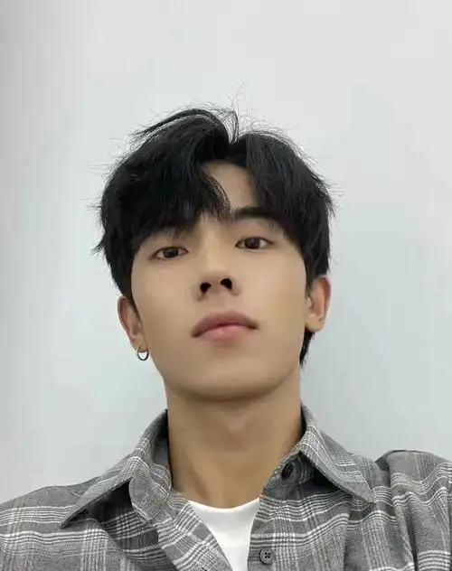 男士发型指南别乱剪选择适合你的发型展现帅气与精神