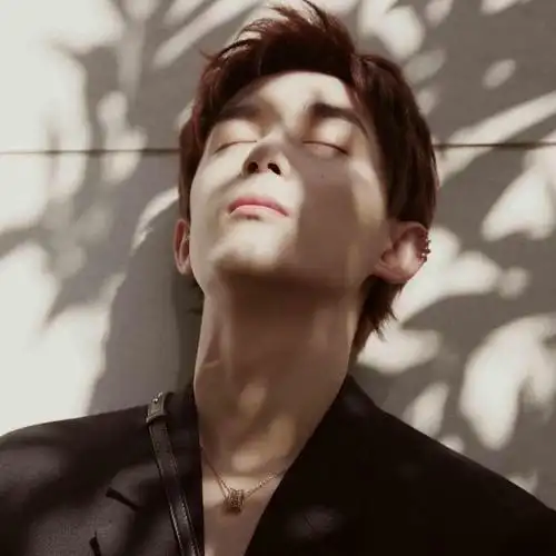 俊朗少年吴磊帅气头像