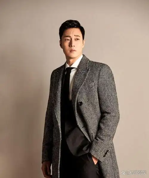 韩国影坛巨星苏志燮:从泳池到荧幕的传奇人生