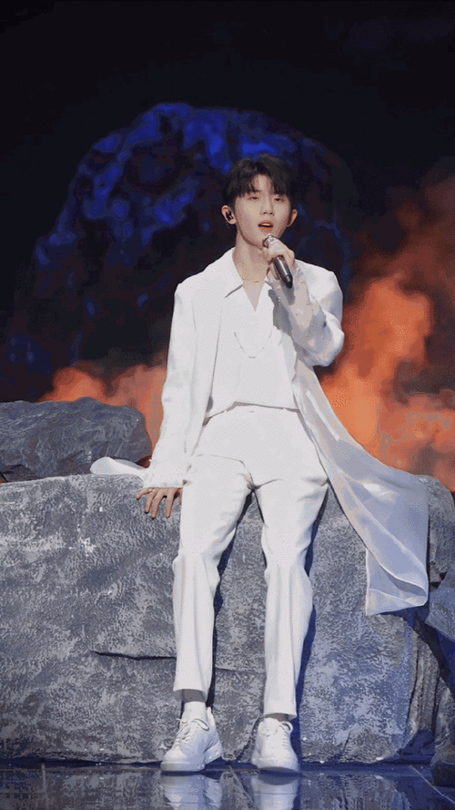 马嘉祺乌托邦乐园舞台直拍#马嘉祺舞台直拍来啦～白衣的马哥真的帅!