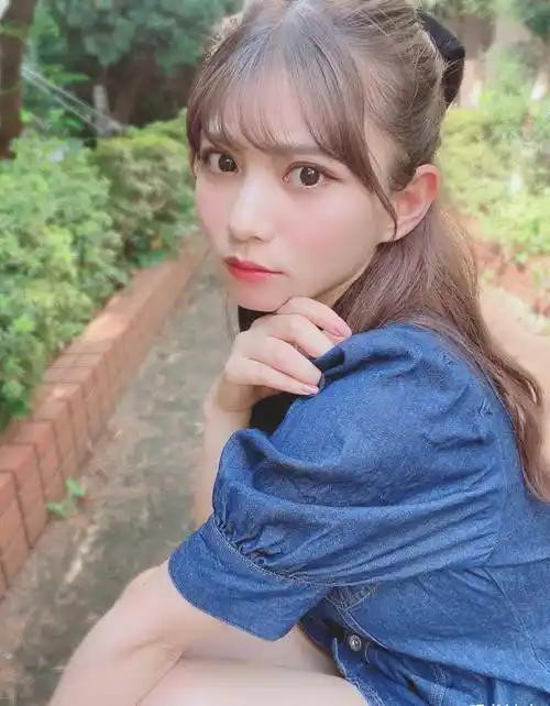 长相青春甜美的女孩子,小清新风格的穿搭,看起来清纯又可爱_什么_女生