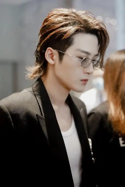 #檀健次黑西装#