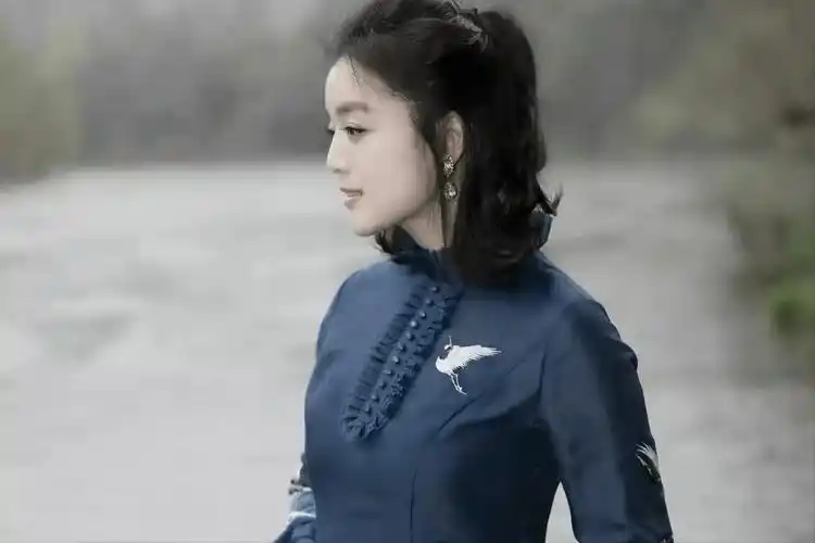 原创歌手白雪中年离异44岁收获姐弟恋如今生活状况如何