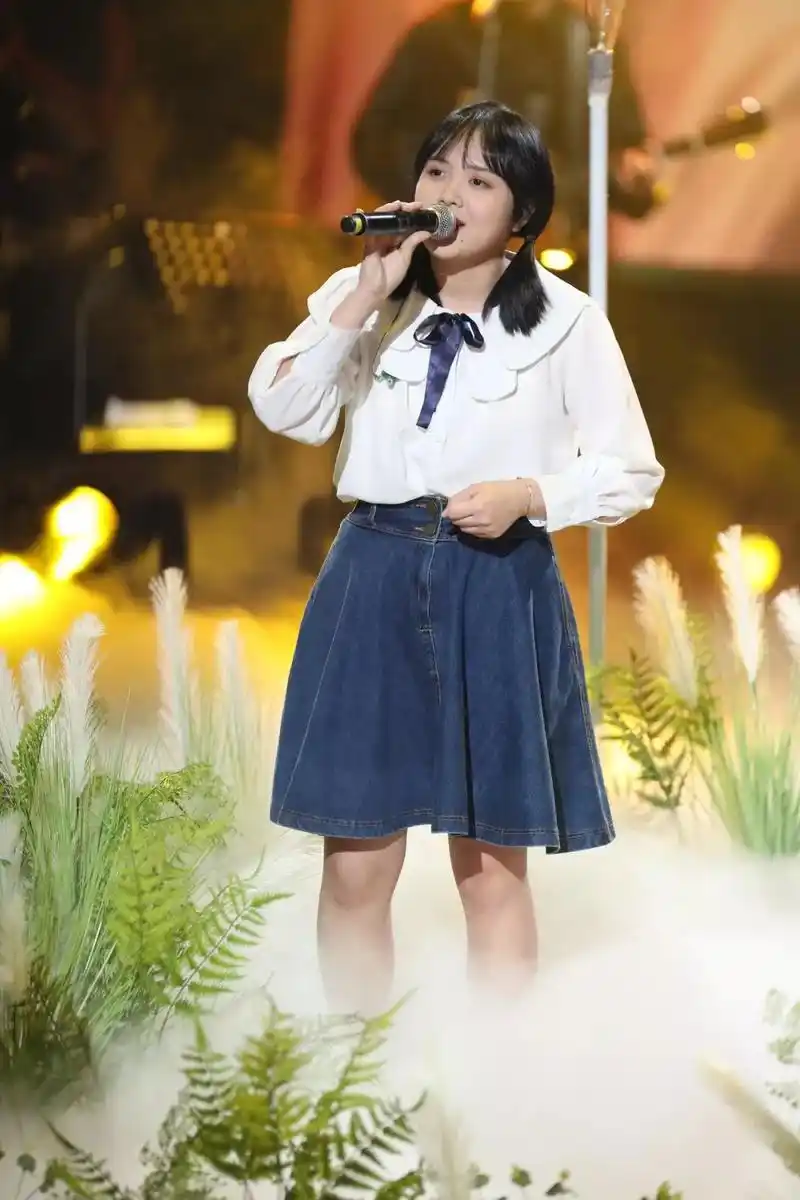 邢晗铭李凡一"同窗对决",李荣浩亲自上场伴奏合唱队