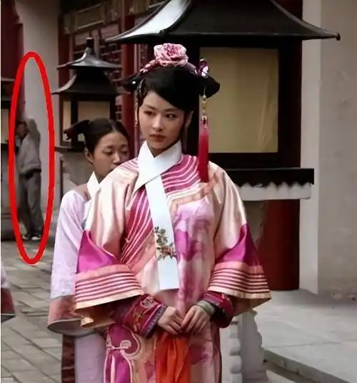 电视剧中的经典10大穿帮镜头,看一次笑一次,眼大的你能看出吗?