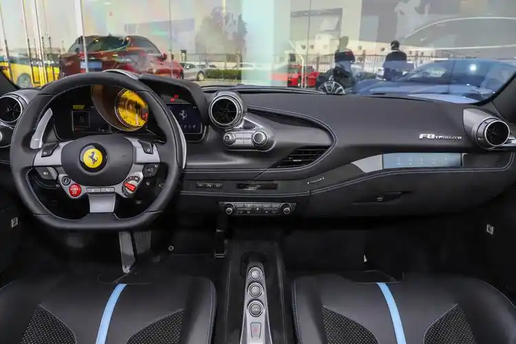 2019款 法拉利f8 tributo 3.9t v8内饰
