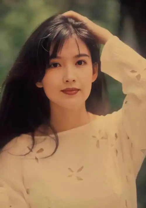 "玉女掌门人","不老女神",颜值逆天周慧敏的传奇一生